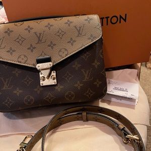 Authentic New LV Reverse Pochette Métis